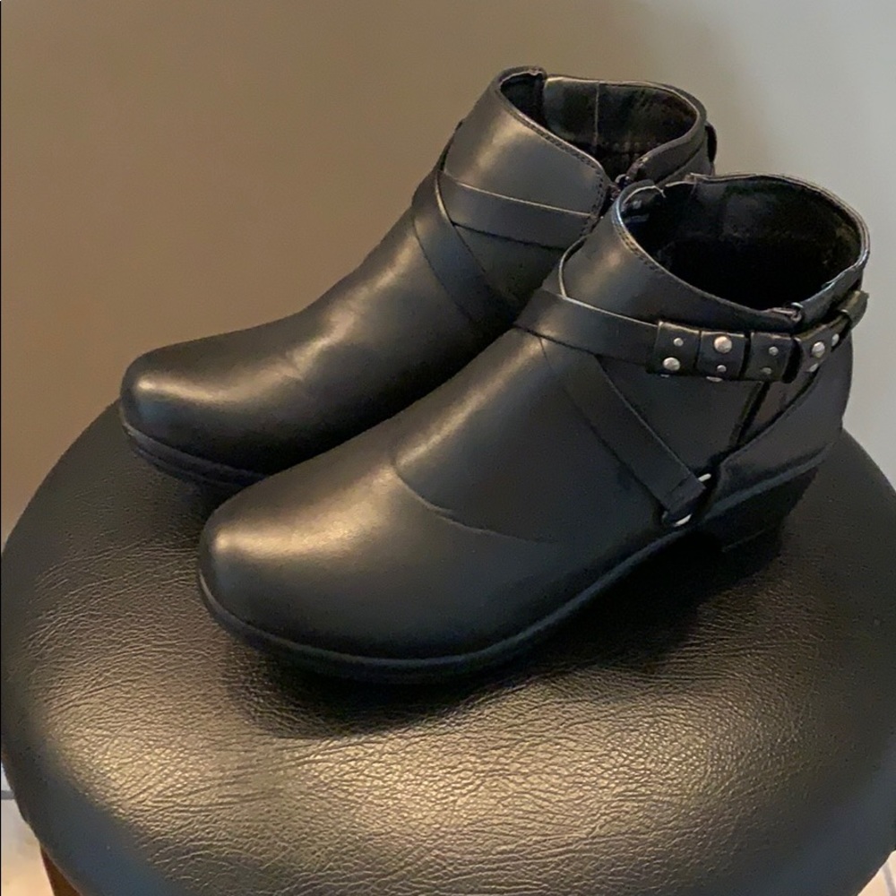 Boot - Picture 2 of 4